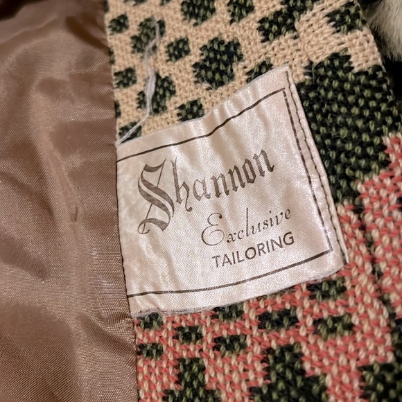 Vintage AMAZINGNESS!!! Embroidered Geometric Print Cape Brocade Stunning - Picture 9 of 9